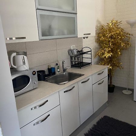 Housing Unit In The Moshav Apartman Mishmār Hāyardin Kültér fotó