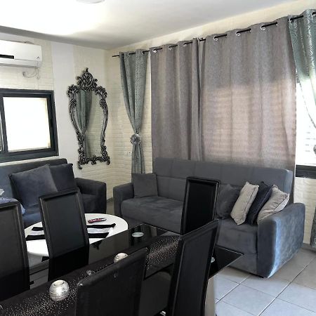 Housing Unit In The Moshav Apartman Mishmār Hāyardin Kültér fotó