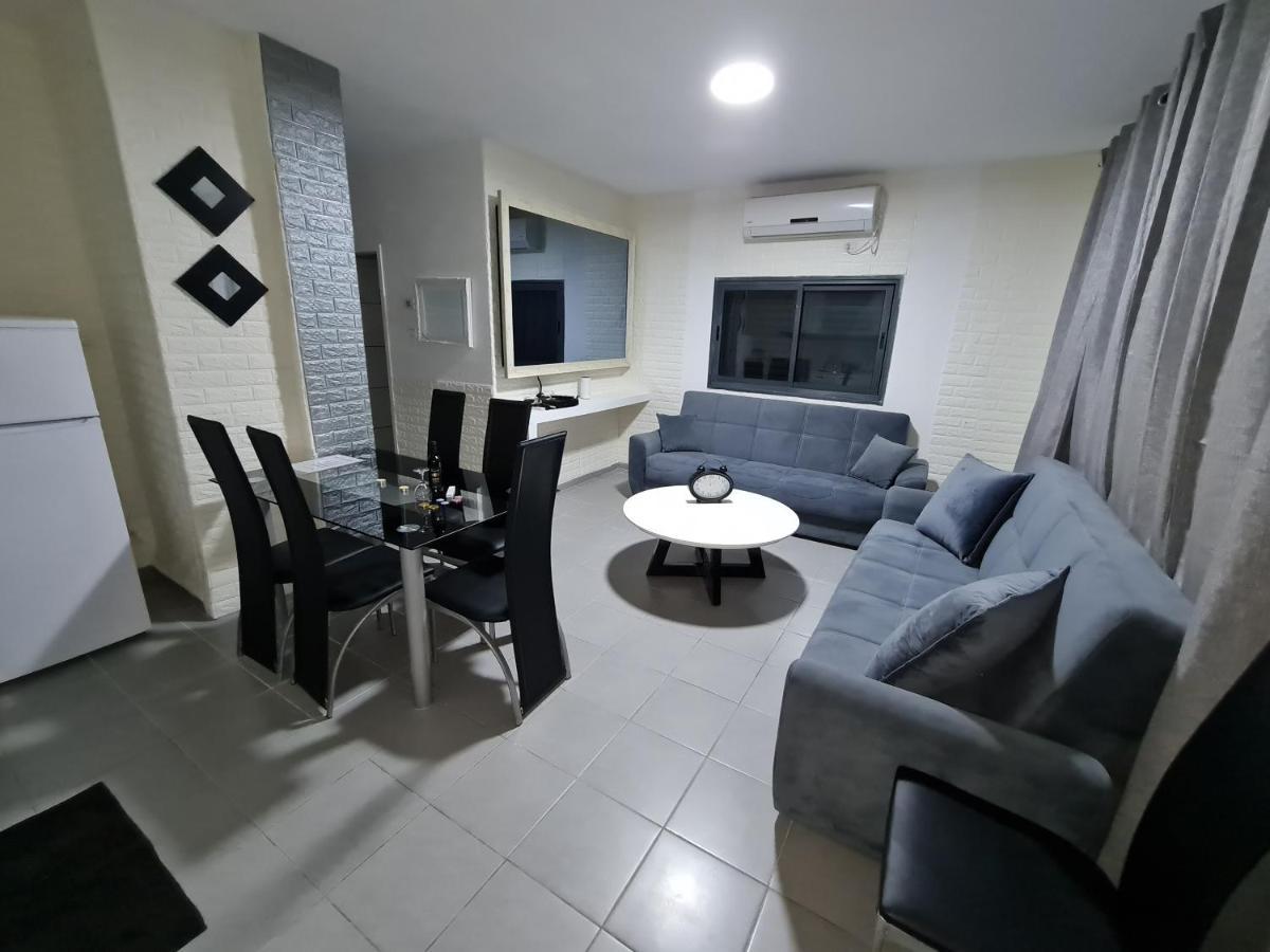 Housing Unit In The Moshav Apartman Mishmār Hāyardin Kültér fotó