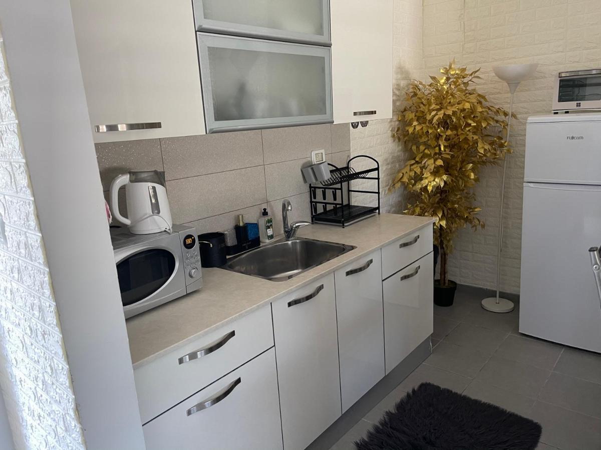 Housing Unit In The Moshav Apartman Mishmār Hāyardin Kültér fotó